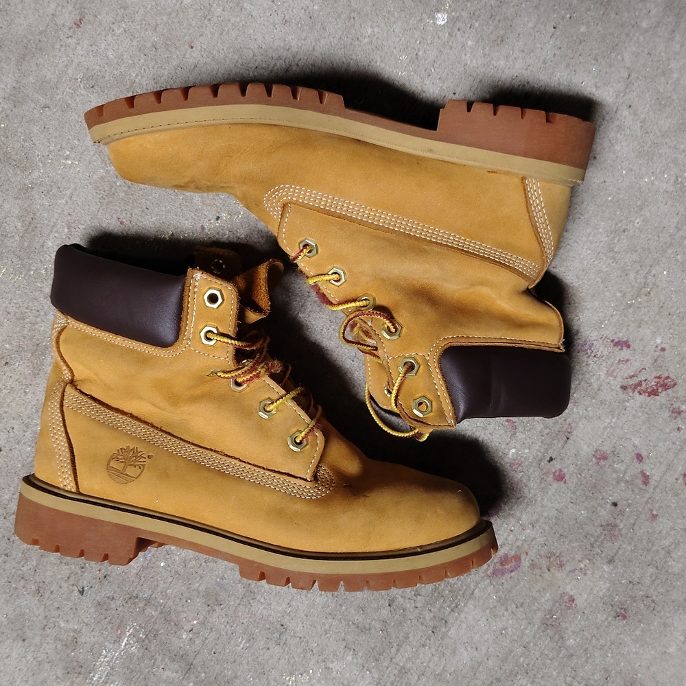 Timberland 6-Inch Premium Wheat Nubuck Boots Youth 5Y / Women’s 6.5